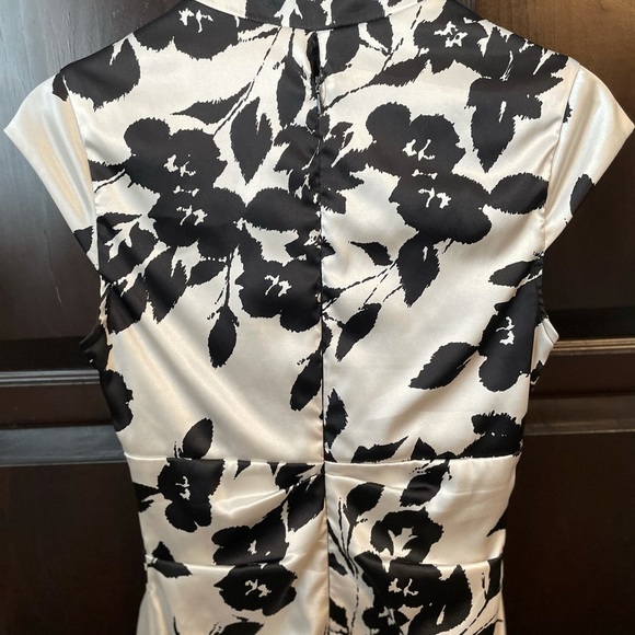 Le Chateau Black and White Floral Satin Midi Dress with Sweet Heart Neckline - Picture 2 of 5